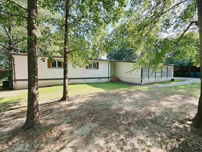 205 Lake Placid Dr in Bonaire, GA - Foto de edificio - Building Photo