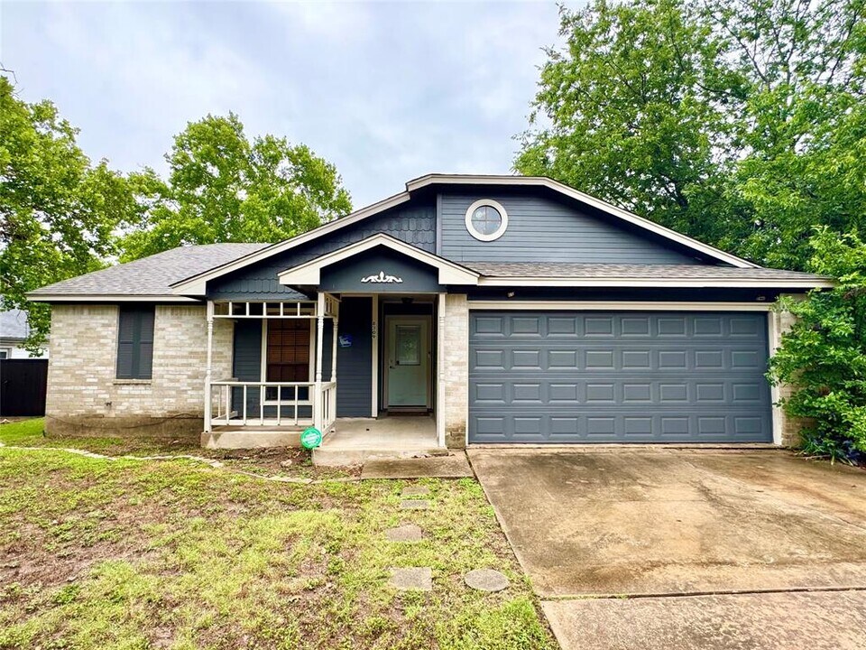 8309 Fort Sumter Rd in Austin, TX - Building Photo