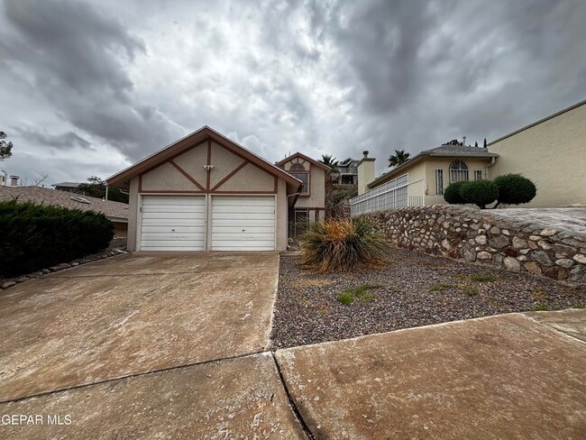3232 Ridge View Ln in El Paso, TX - Building Photo - Building Photo