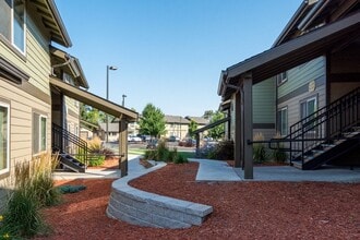 2050 SW Timber Ave in Redmond, OR - Building Photo - Building Photo