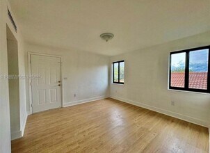 3520 SW 25th St, Unit 3520 in Miami, FL - Building Photo - Building Photo