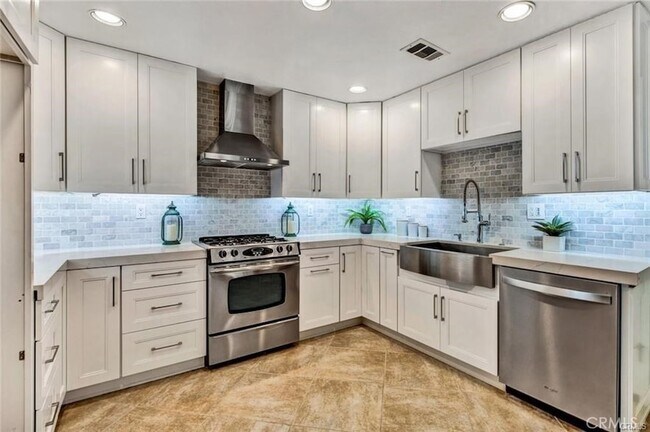 13405 Via Almeria in Tustin, CA - Building Photo - Building Photo
