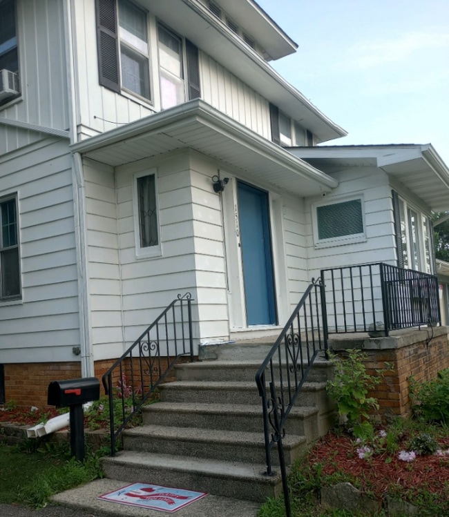 1510 Forest Hill Ave in Flint, MI - Foto de edificio - Building Photo