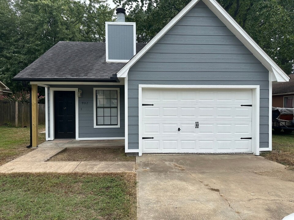 902 E 23rd St in Russellville, AR - Building Photo