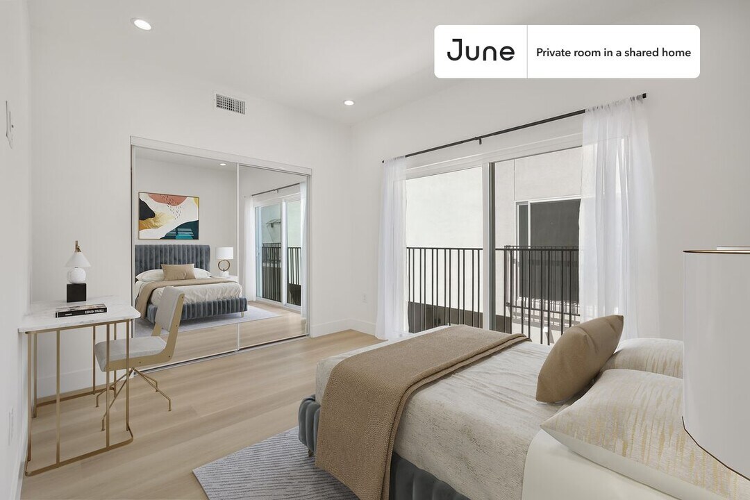 Room in Shared 5 bed/4 bath home in Los Angeles, CA - Building Photo