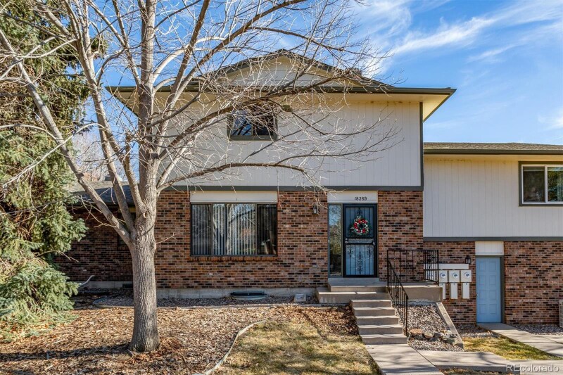 1828 S Ammons St in Lakewood, CO - Building Photo