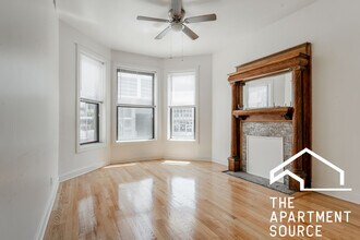 902 W Montrose Ave in Chicago, IL - Building Photo - Building Photo