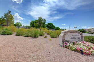 10940 Salernes St in Las Vegas, NV - Building Photo - Building Photo