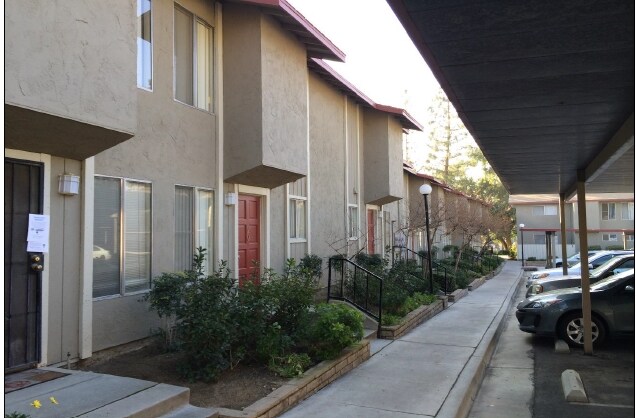 Vernon Vista in Bakersfield, CA - Foto de edificio - Building Photo