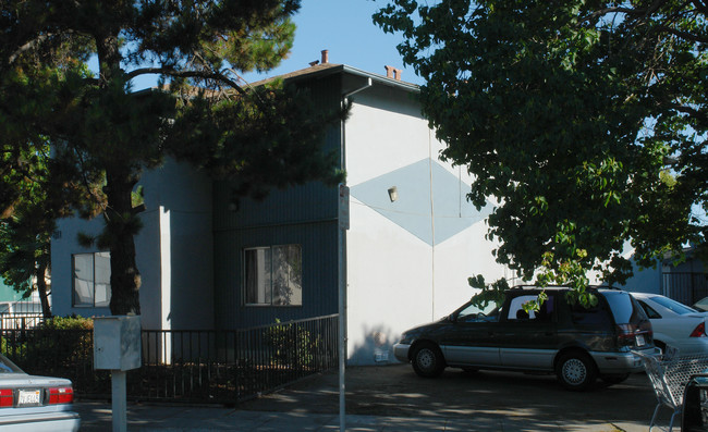 811 Jeanne Ave in San Jose, CA - Foto de edificio - Building Photo