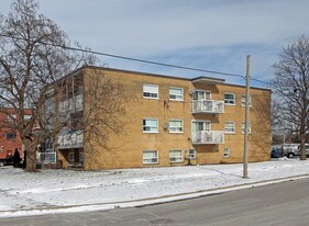 1 Leslie St in Brampton, ON - Building Photo