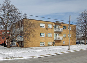 1 Leslie St in Brampton, ON - Building Photo - Primary Photo