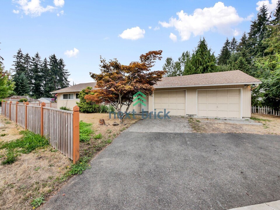 23510 58th Ave W in Mountlake Terrace, WA - Building Photo