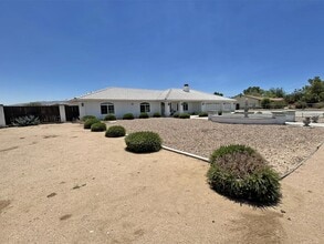 9363 8th Ave in Hesperia, CA - Building Photo - Building Photo