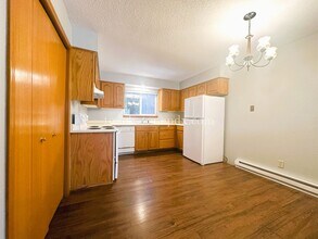 9470 N Alma Ave in Portland, OR - Building Photo - Building Photo