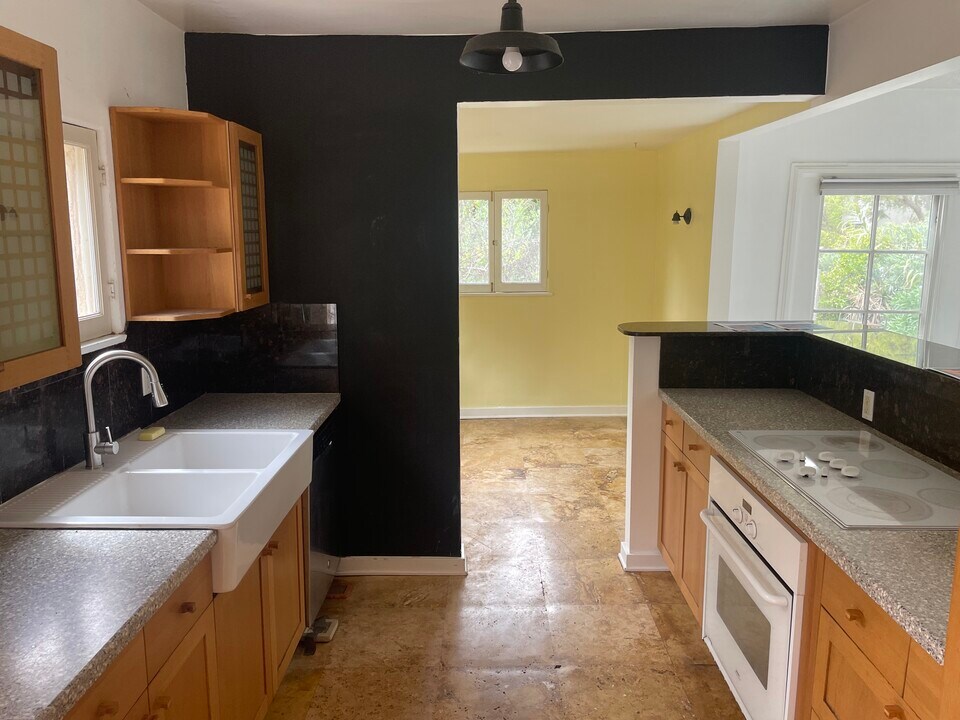 1429 Bonnell Dr in Topanga, CA - Building Photo