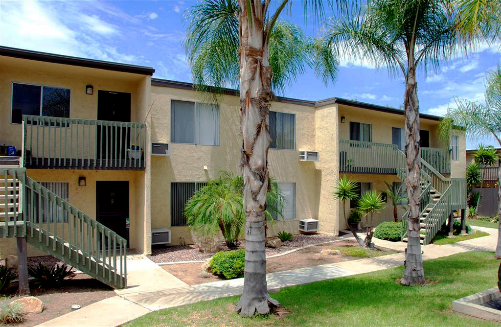 Hiawatha Apartments in El Cajon, CA - Foto de edificio