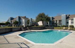 Whispering Winds in Pearland, TX - Building Photo