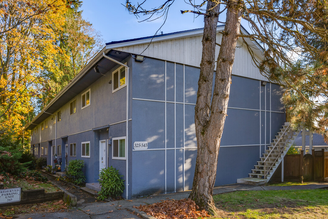 301-343 Marathon Crt in Coquitlam, BC - Building Photo