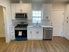 8415 Beckford Ave, Unit B in Northridge, CA - Building Photo