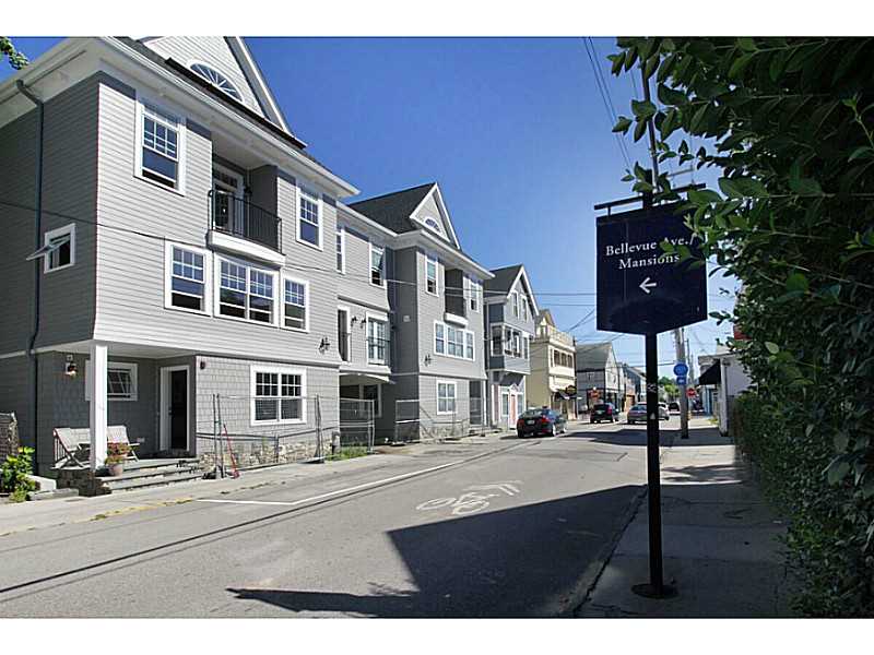 Yachting Village in Newport, RI - Foto de edificio