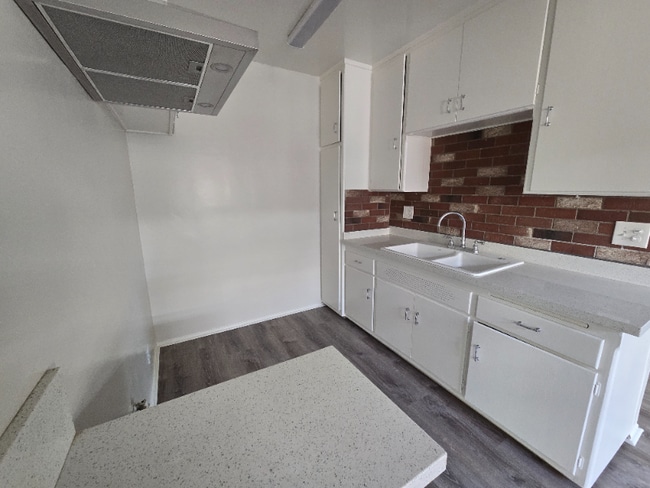 13531 Wyandotte St in Los Angeles, CA - Building Photo - Building Photo