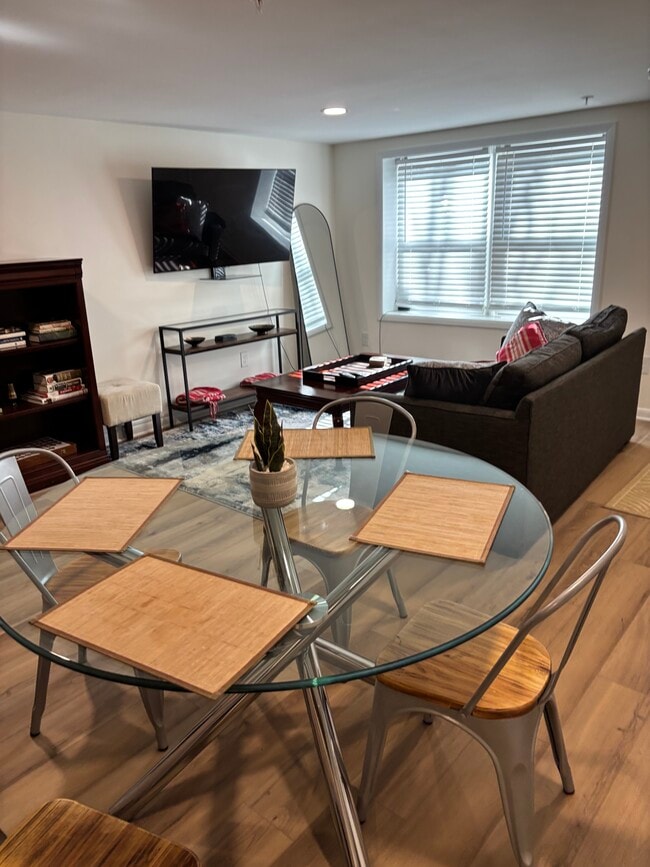 402 Constitution Ave NE, Unit B in Washington, DC - Building Photo - Building Photo