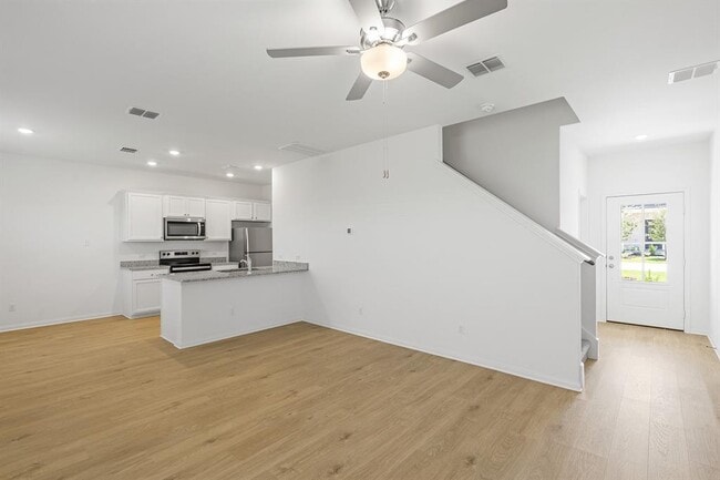 137 Desert Hare Dr in Jarrell, TX - Building Photo - Building Photo