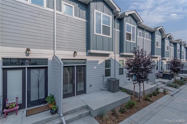 1049 Oak Cir in Lakewood, CO - Building Photo - Building Photo