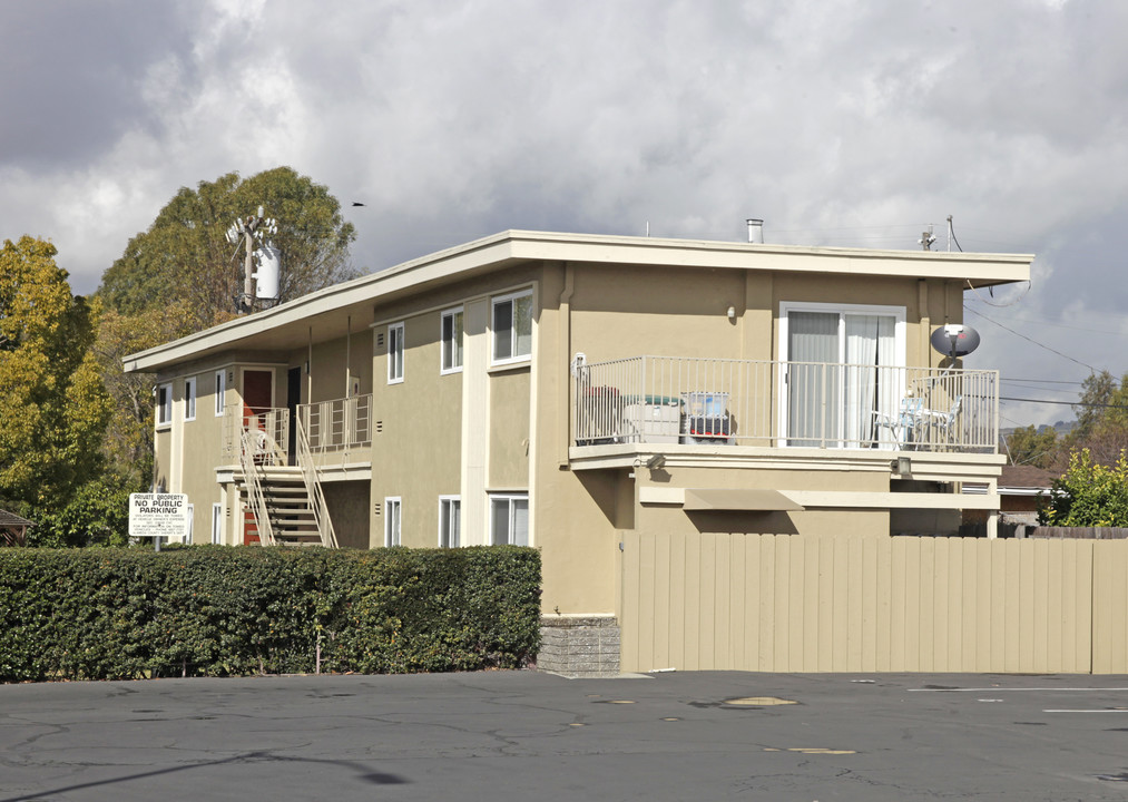 2576-2590 Grove Way in Hayward, CA - Foto de edificio