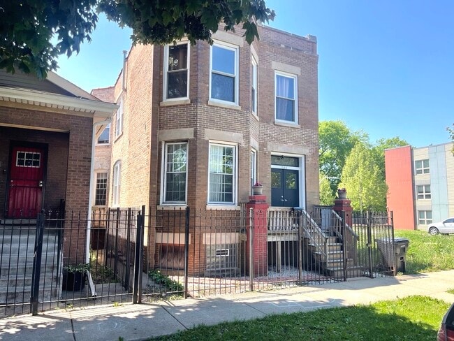 property at 546 N St Louis Ave