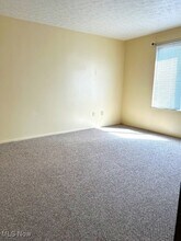 133 Orchard Dr-Unit -A in St. Clairsville, OH - Building Photo - Building Photo