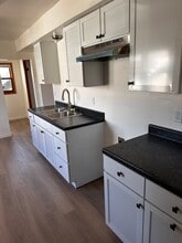 1126 68th St, Unit lower in Kenosha, WI - Foto de edificio - Building Photo