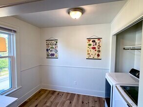 426 Leonard St NE, Unit B in Grand Rapids, MI - Building Photo - Building Photo