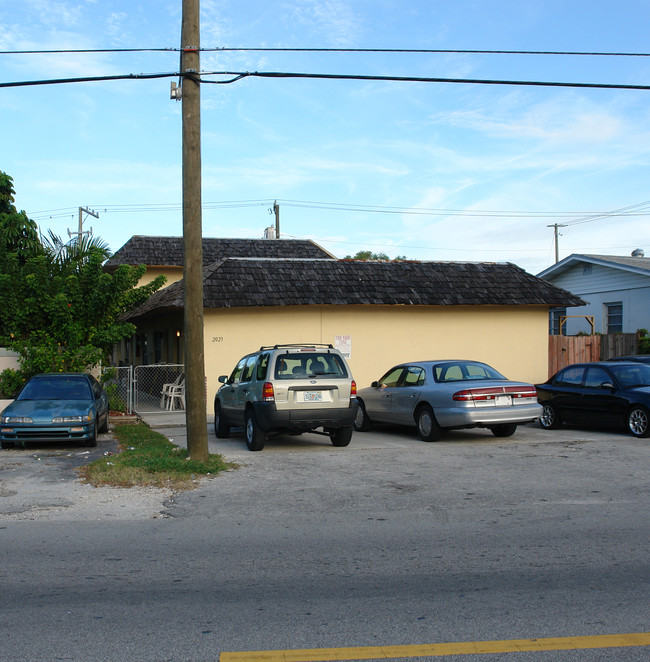 2023 Miami Rd in Fort Lauderdale, FL - Foto de edificio - Building Photo