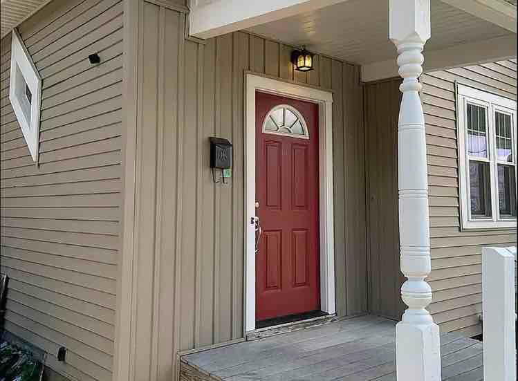 108 Carrier St NE in Grand Rapids, MI - Building Photo