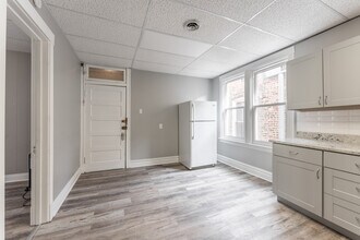 2132 W Iowa St, Unit 1 in Chicago, IL - Building Photo - Building Photo