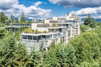 One University Crescent in Burnaby, BC - Building Photo - Building Photo