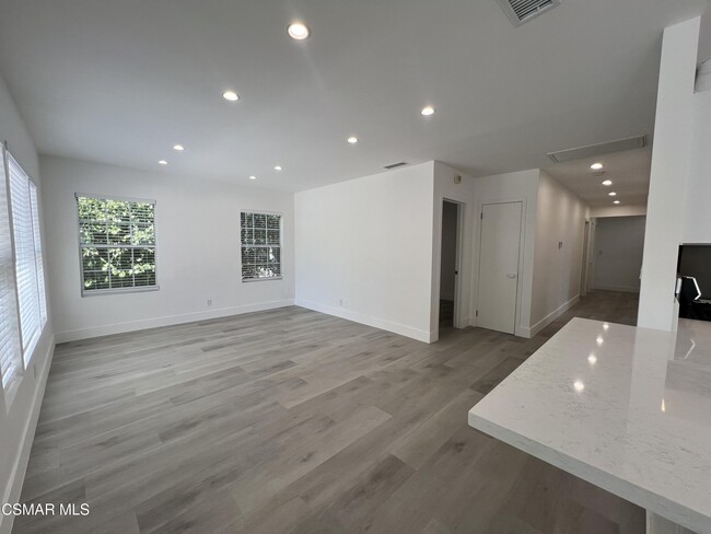 4934 Enfield Ave in Los Angeles, CA - Building Photo - Building Photo
