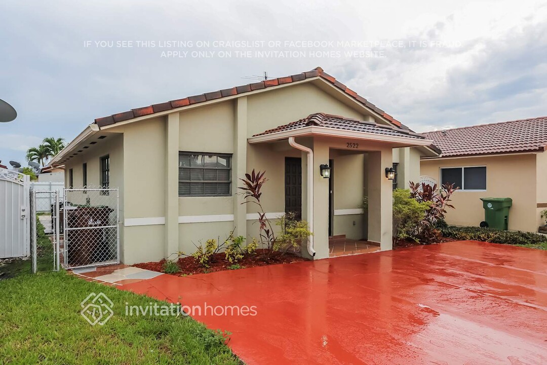 2522 W 72nd St in Hialeah, FL - Building Photo
