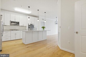 13724 Neil Armstrong Ave in Herndon, VA - Building Photo - Building Photo