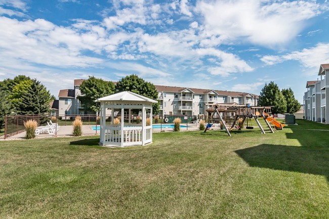 Bennington Hill Apartments in Sioux Falls, SD - Foto de edificio - Building Photo