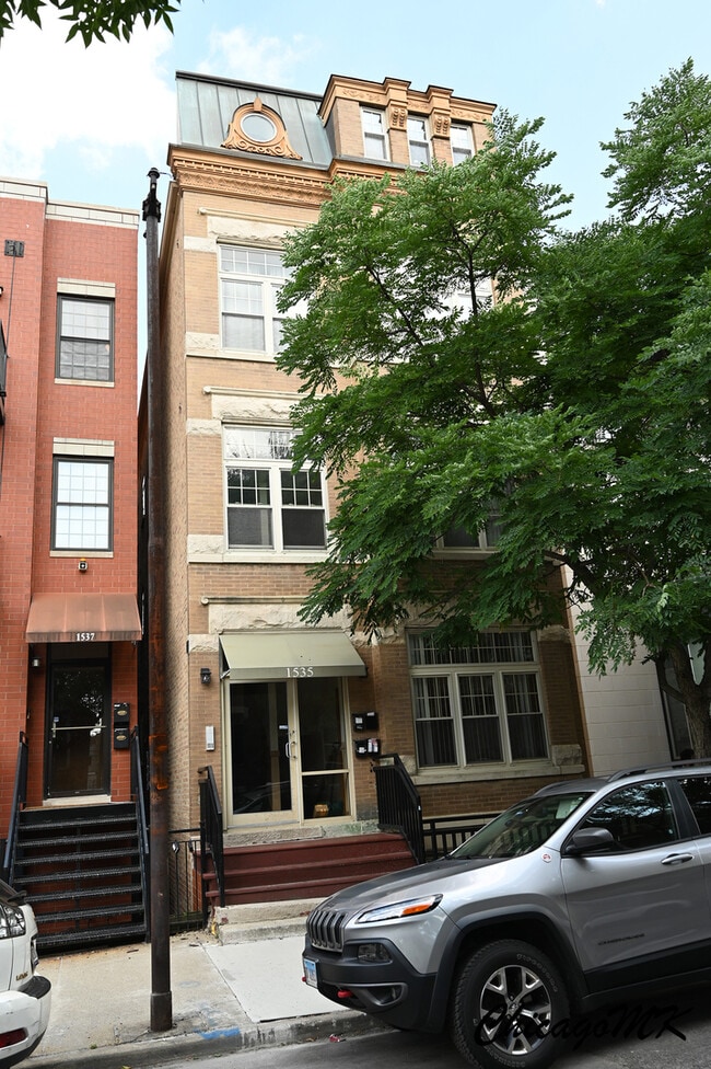 property at 1535 N Paulina St