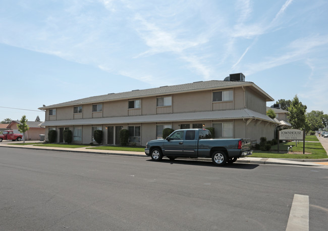 911 Minnewawa Ave in Clovis, CA - Building Photo - Building Photo