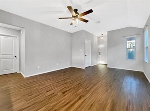 353 Bronco Billy Dr in Jarrell, TX - Building Photo - Building Photo