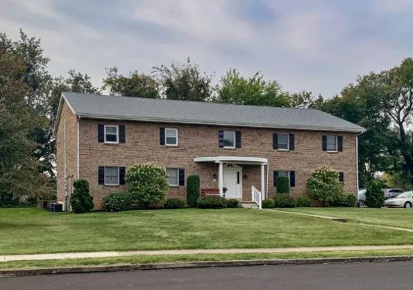 Elmwood Apartments in Mechanicsburg, PA - Foto de edificio - Building Photo