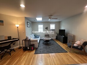 24 Burnham St, Unit 3T in Somerville, MA - Building Photo - Building Photo
