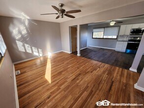 875 Manresa Ln in Florissant, MO - Building Photo - Building Photo