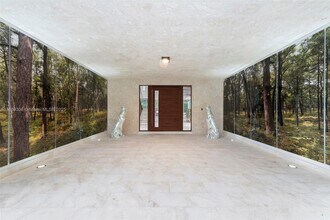 7450 SW 102nd St in Miami, FL - Building Photo - Building Photo
