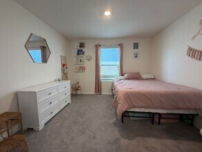 2181 NW 247th Dr in Newberry, FL - Building Photo - Building Photo